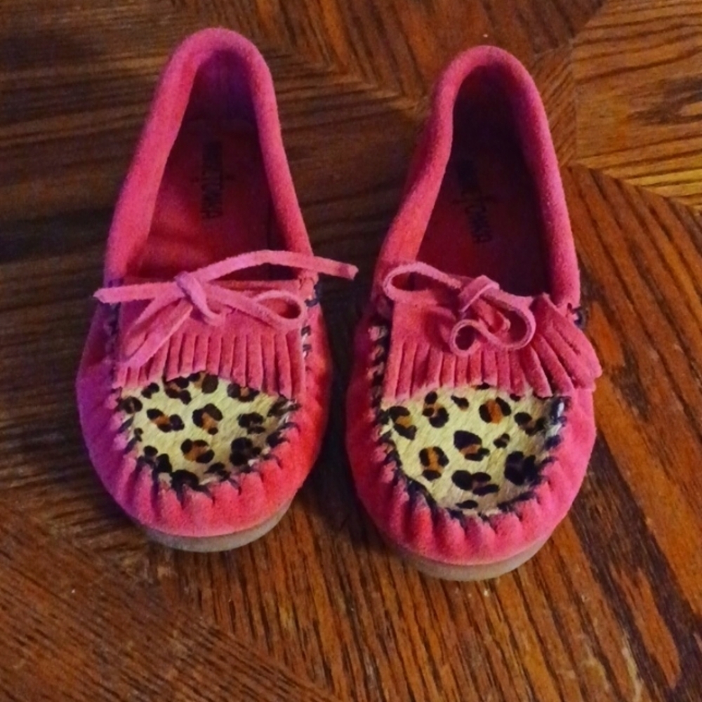 MINNETONKA MOCCASINS - Picture 1 of 8
